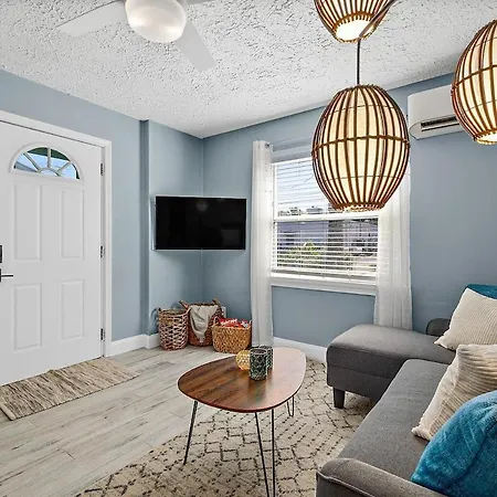 Deja Blue - Steps To The Ocean! Apartment